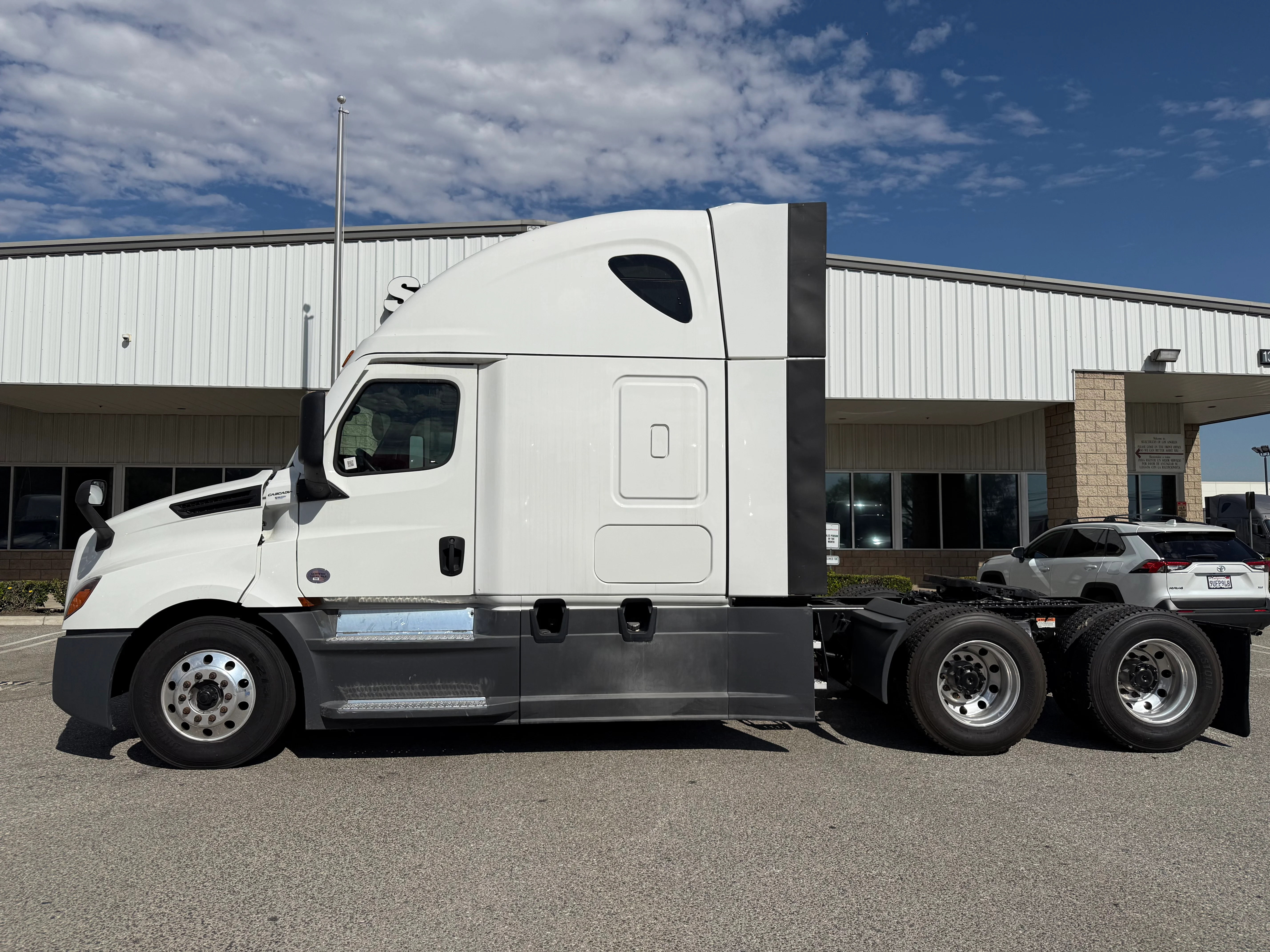 2023 Freightliner Cascadia in Selectrucks Fontana, CA — photo 3