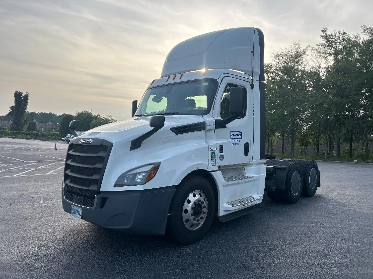 2020 Freightliner Cascadia in Forest Park, GA — photo 3