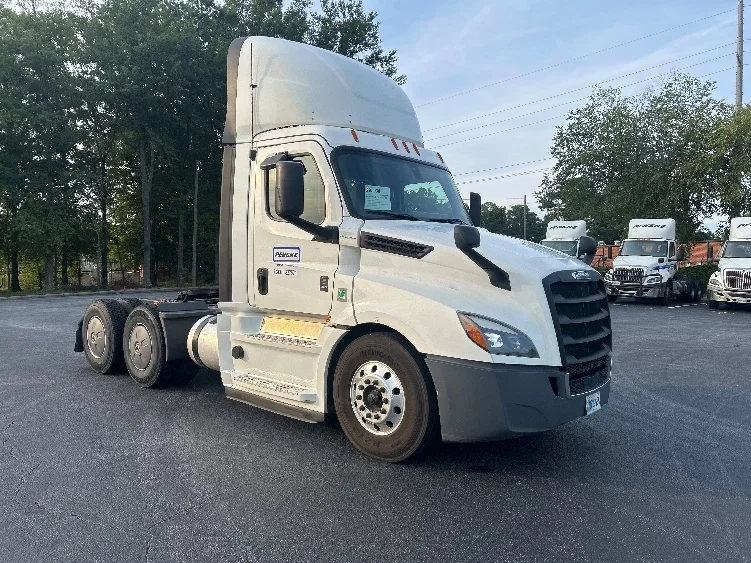 2020 Freightliner Cascadia in Forest Park, GA