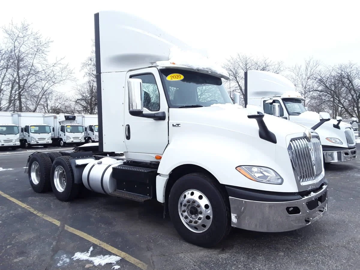 2020 International LT - image 3
