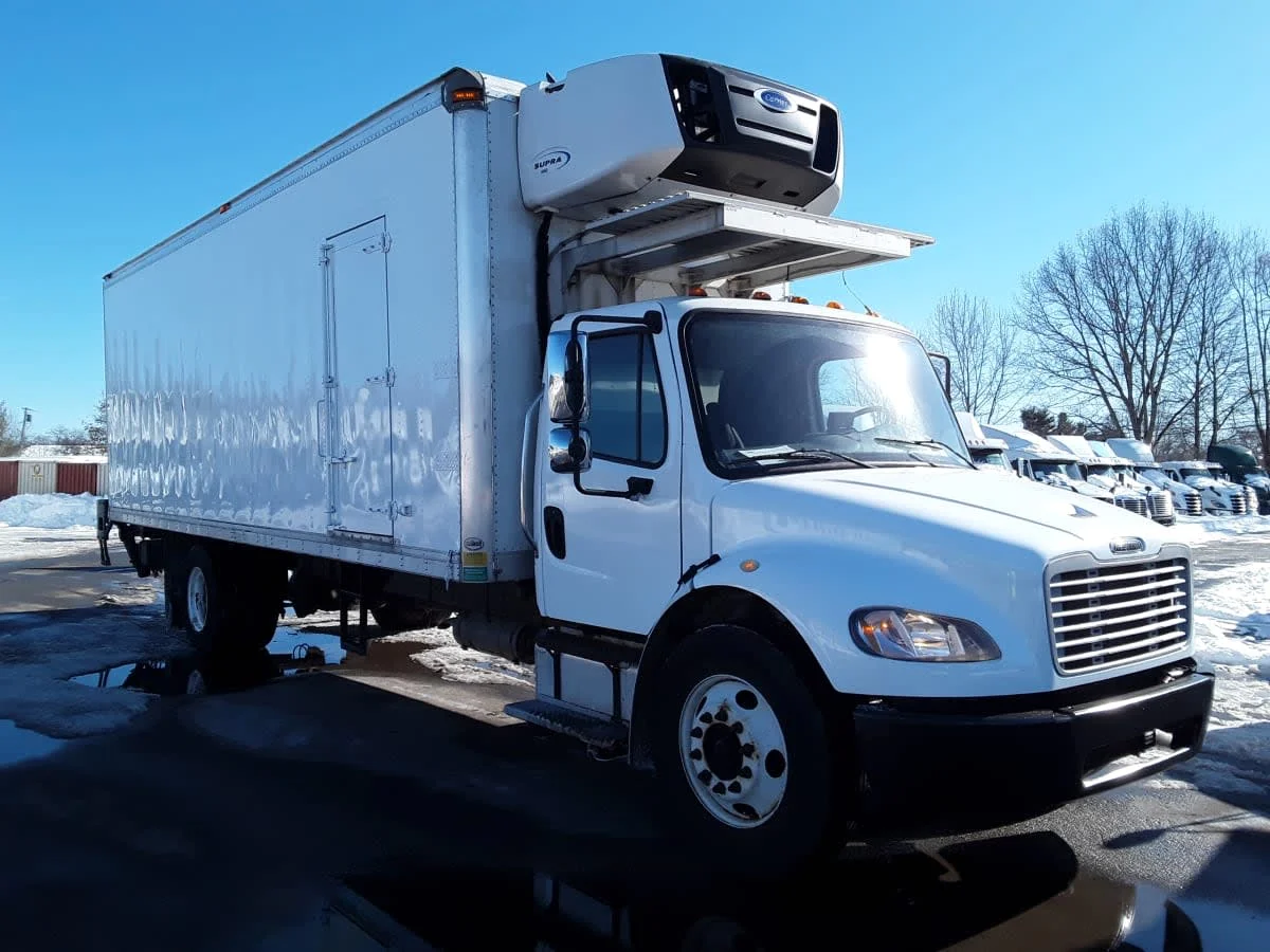 2015 Freightliner M2 106 - image 3