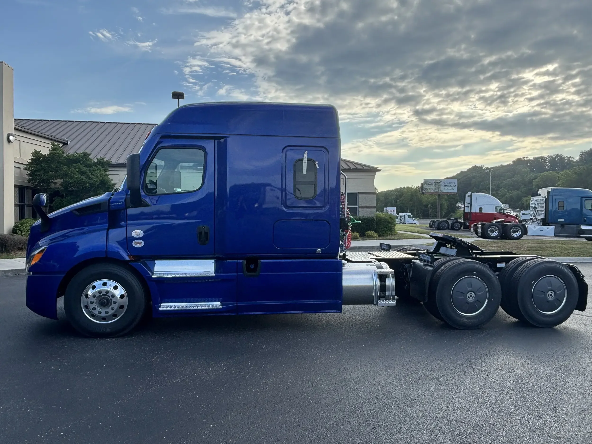 2026 Freightliner Cascadia - image 2