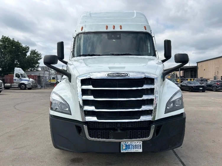 2021 Freightliner Cascadia - image 2