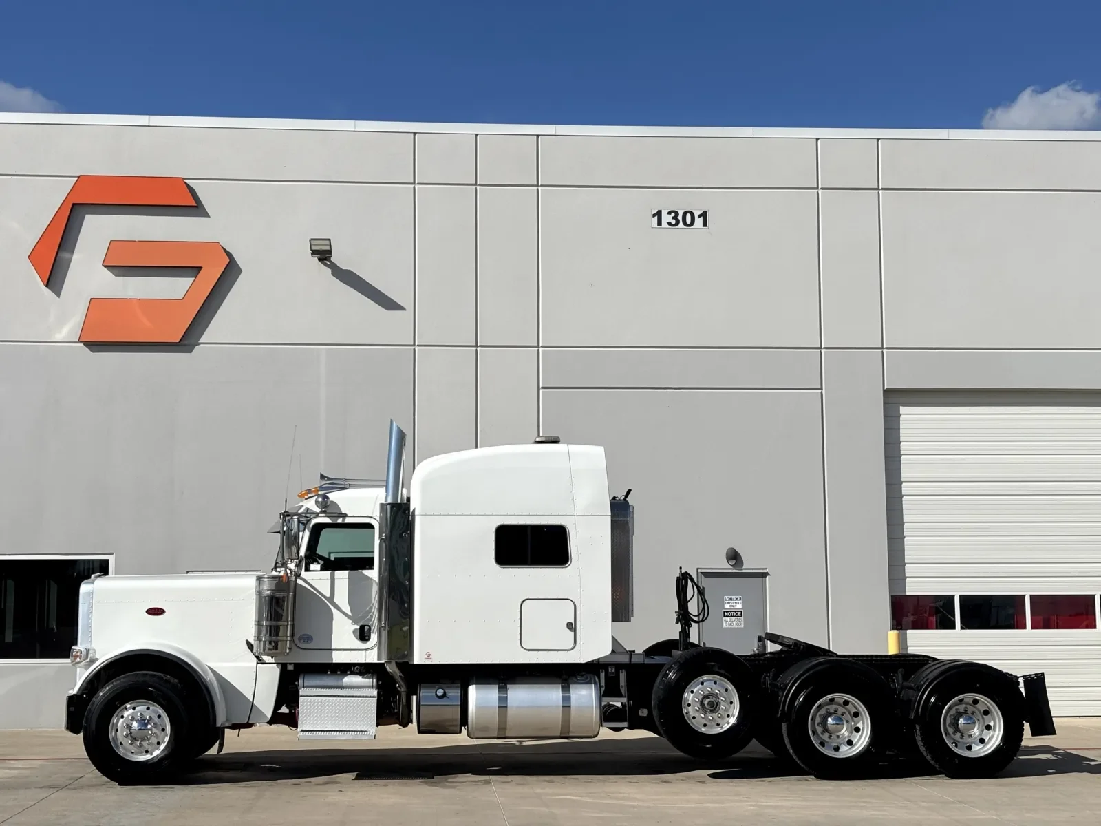 2021 Peterbilt 389 - image 4