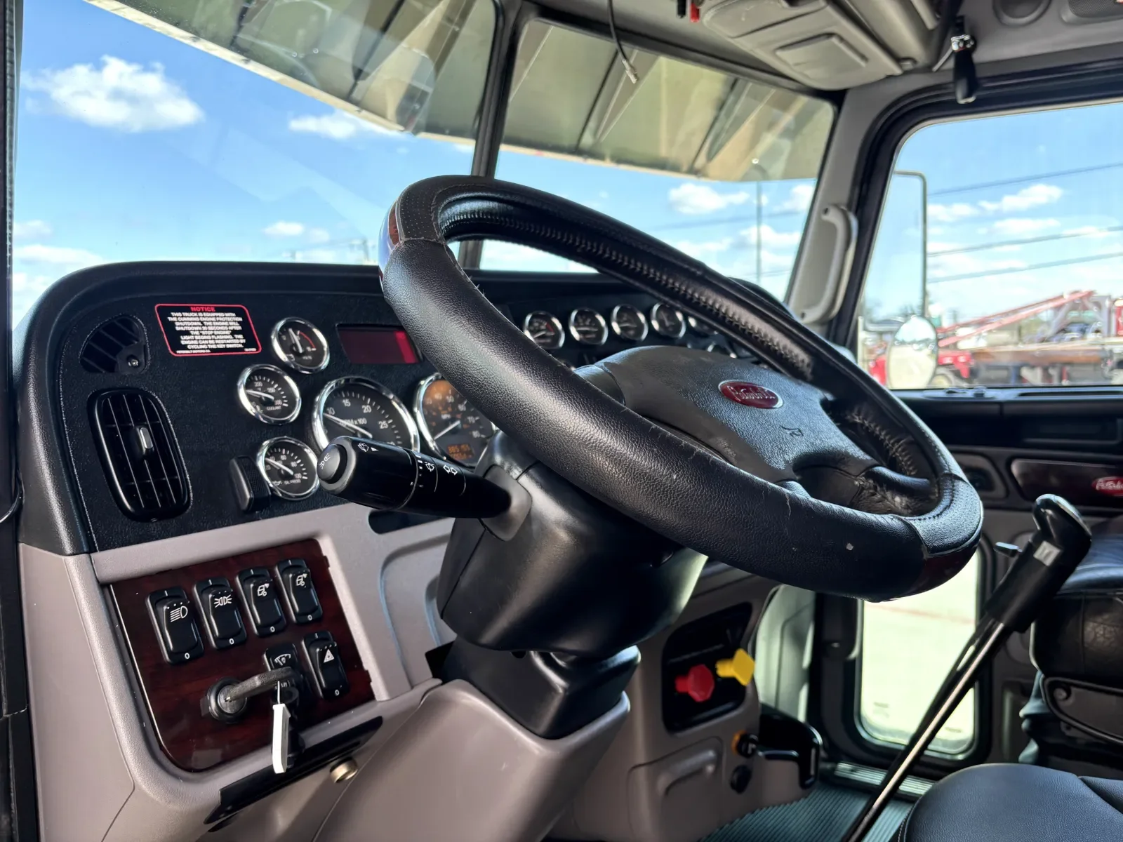2021 Peterbilt 389 in Hutchins, TX — photo 15