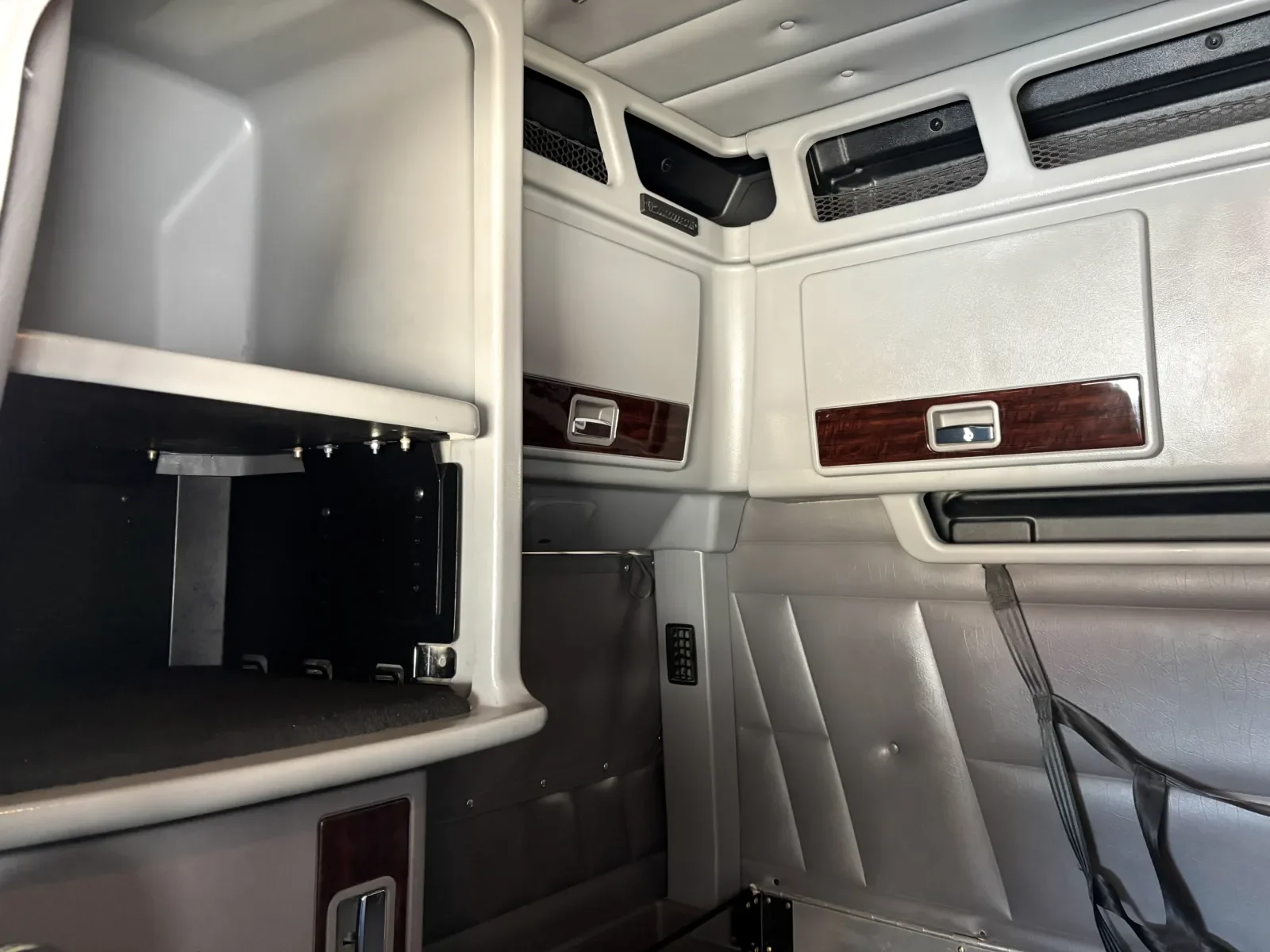 2021 Peterbilt 389 - image 22