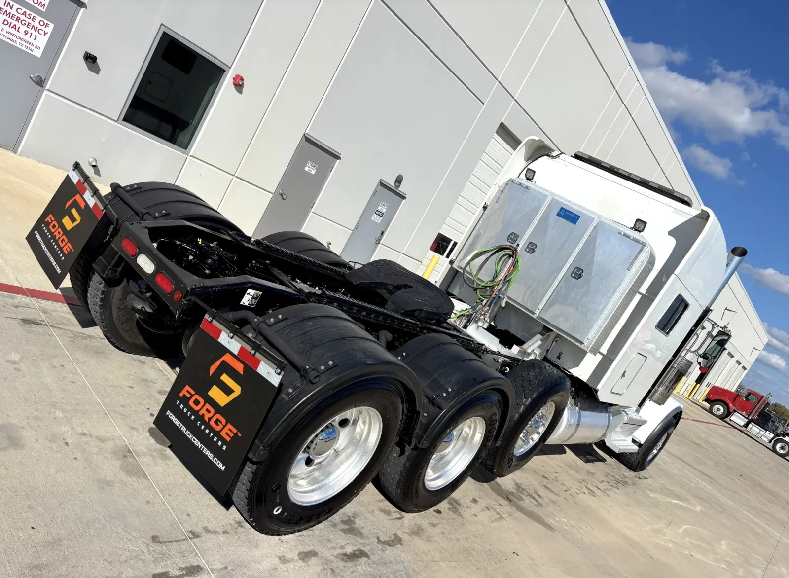 2021 Peterbilt 389 - image 11