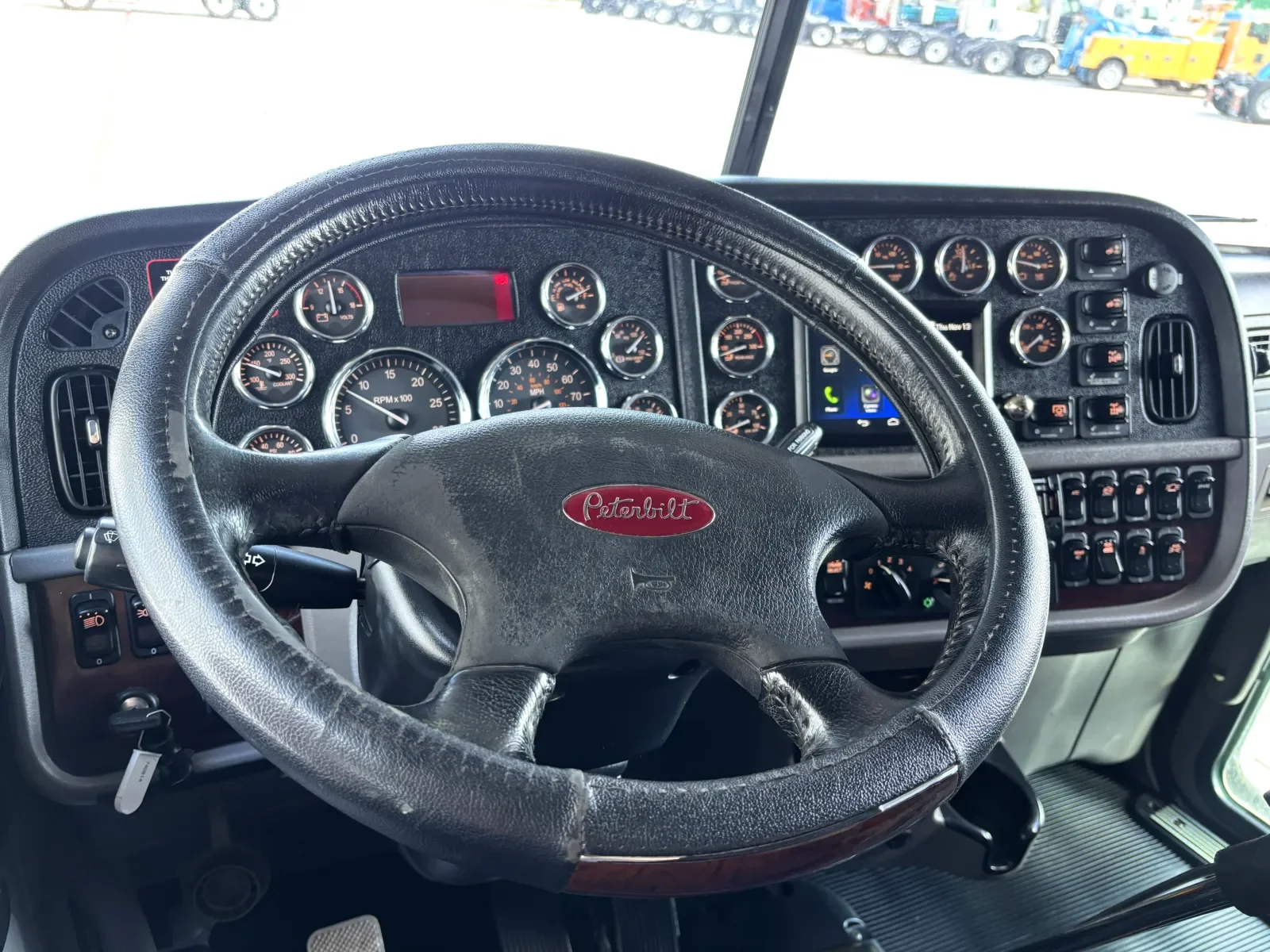 2021 Peterbilt 389 - image 16