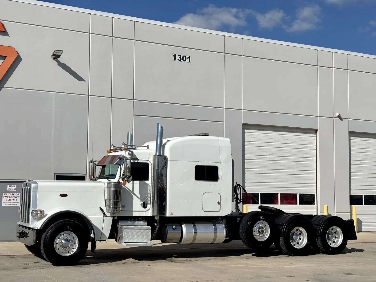 2021 Peterbilt 389 in Hutchins, TX — photo 2