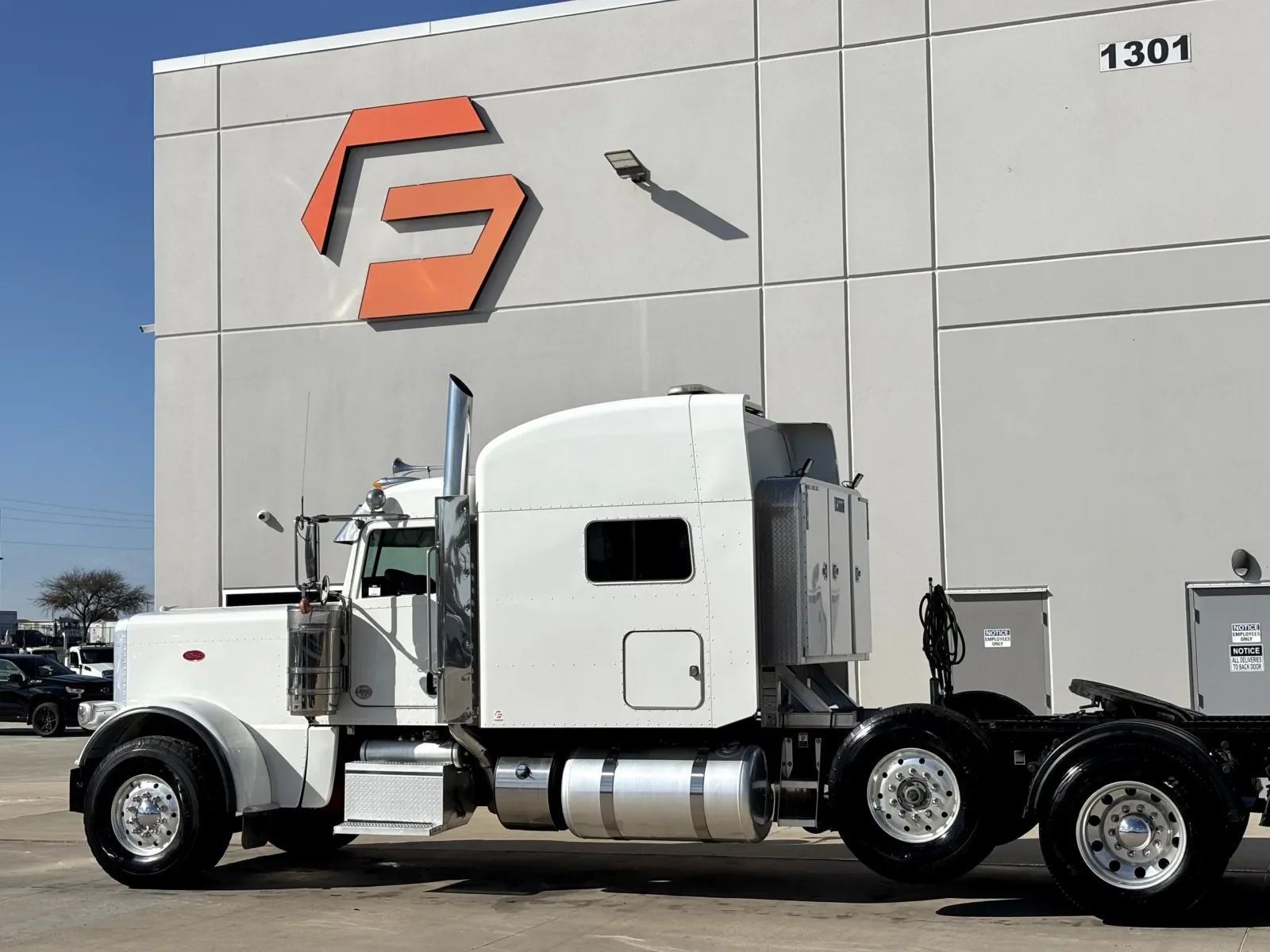 2021 Peterbilt 389 in Hutchins, TX — photo 8