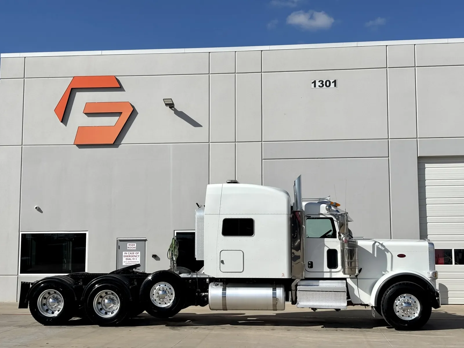 2021 Peterbilt 389 in Hutchins, TX — photo 3