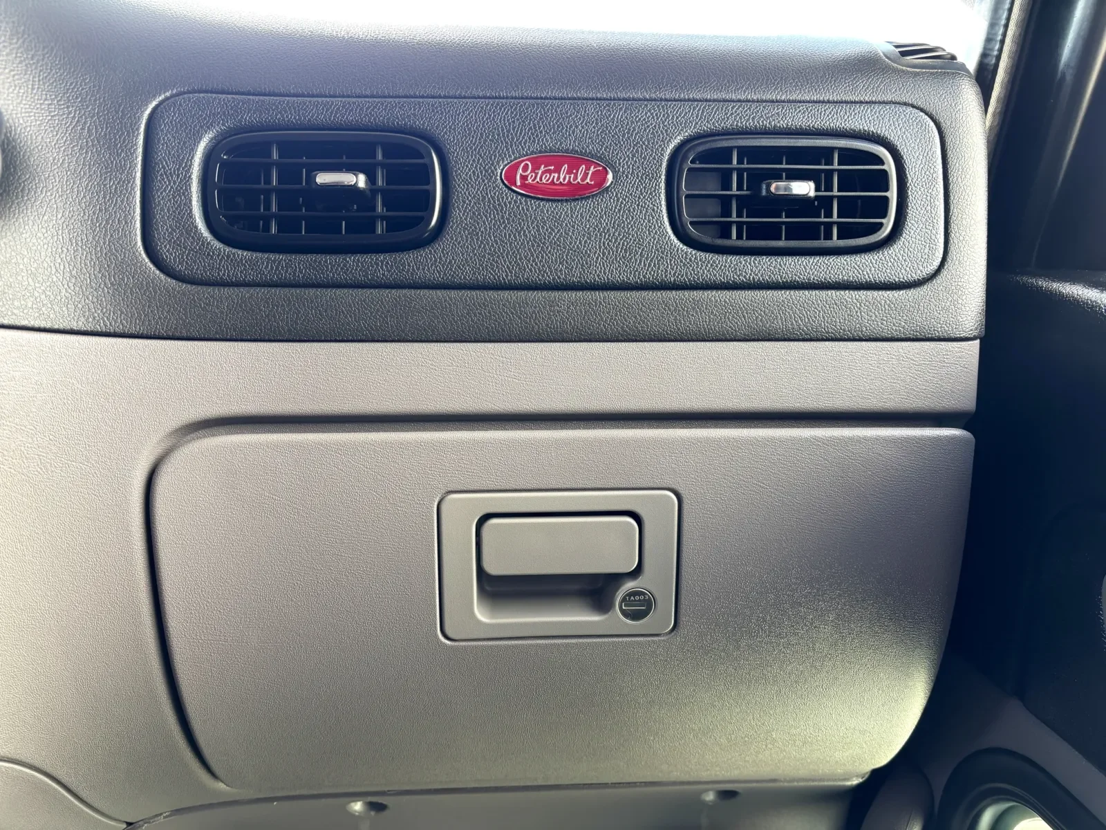 2021 Peterbilt 389 in Hutchins, TX — photo 19