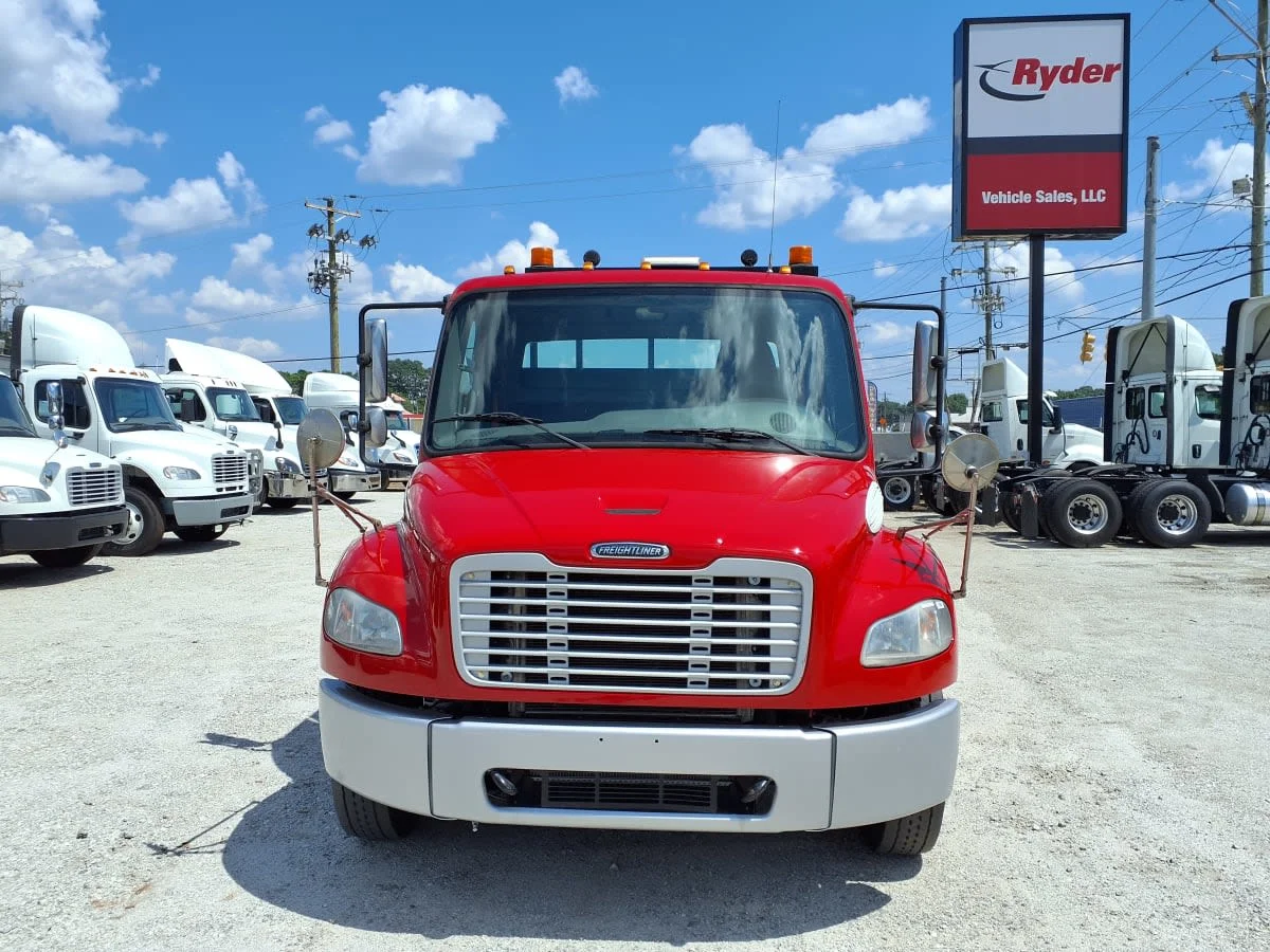 2018 Freightliner M2 106 in Greenville, SC — photo 2