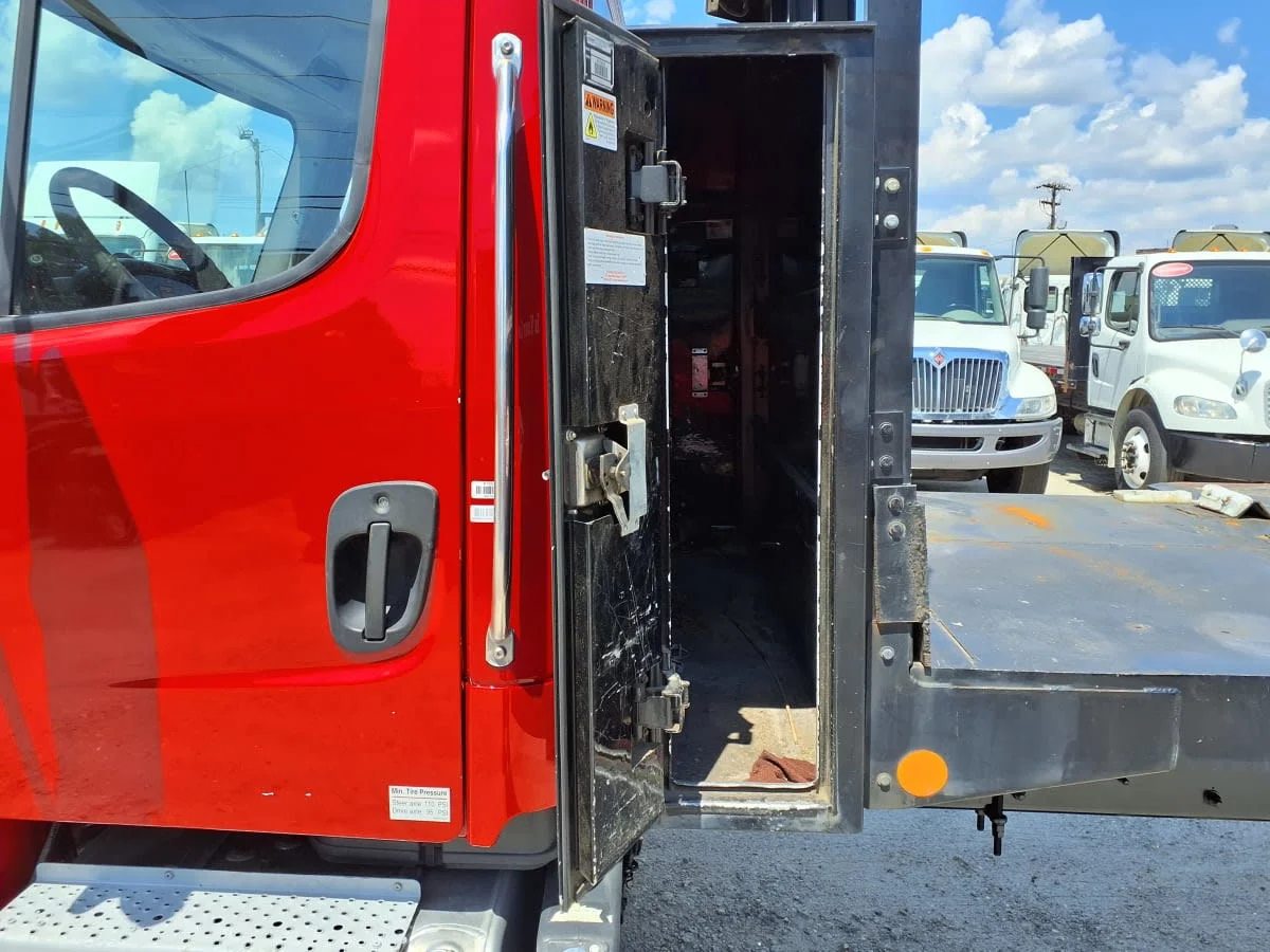 2018 Freightliner M2 106 in Greenville, SC — photo 13