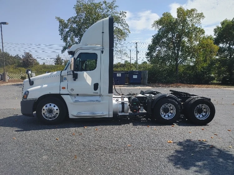 2018 Freightliner Cascadia - image 4