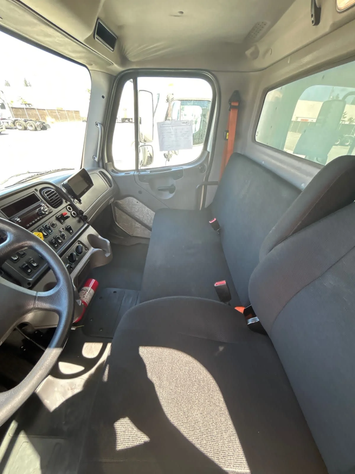 2019 Freightliner M2 106 - image 7