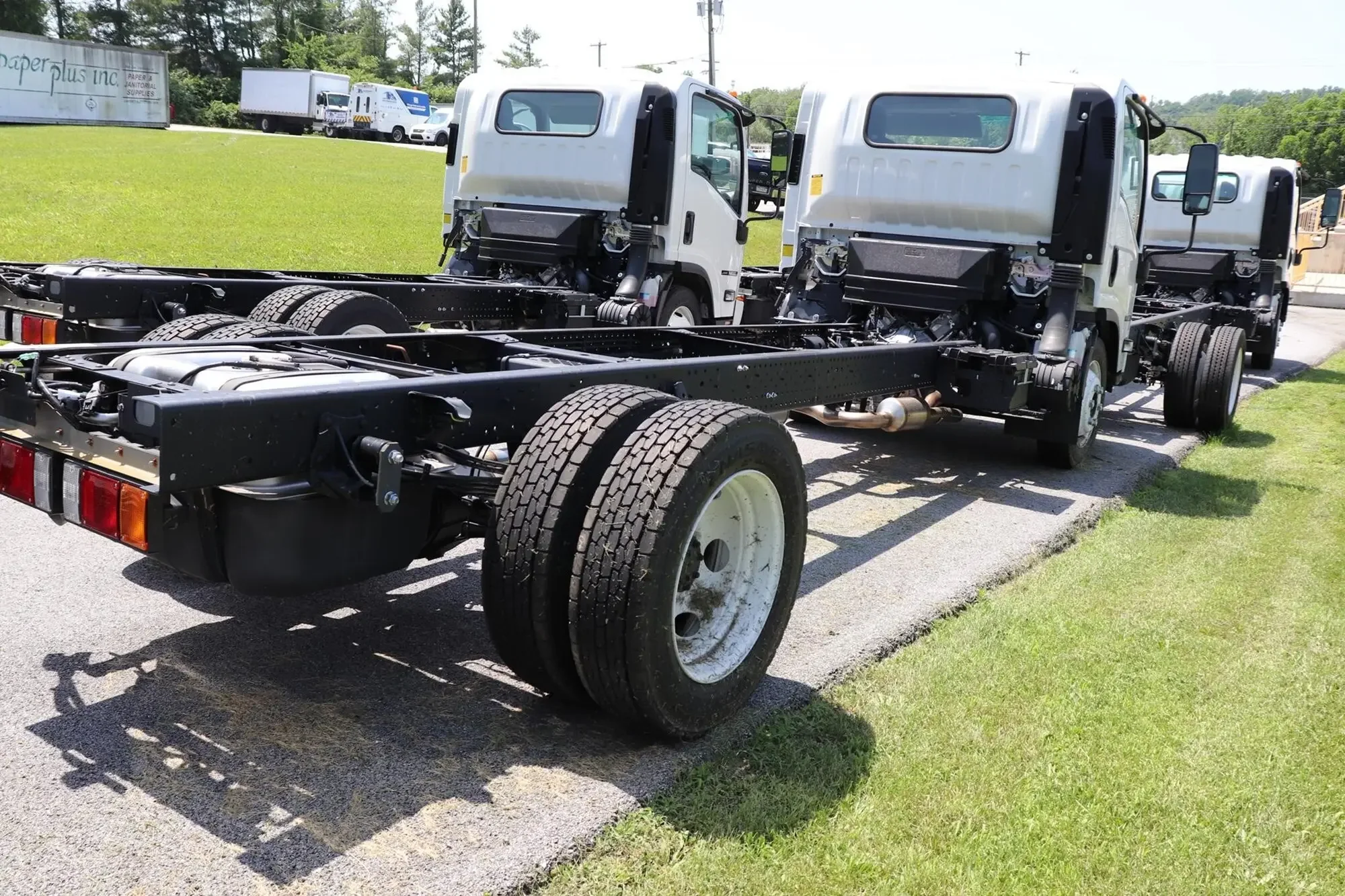 2024 Isuzu NPR - image 5