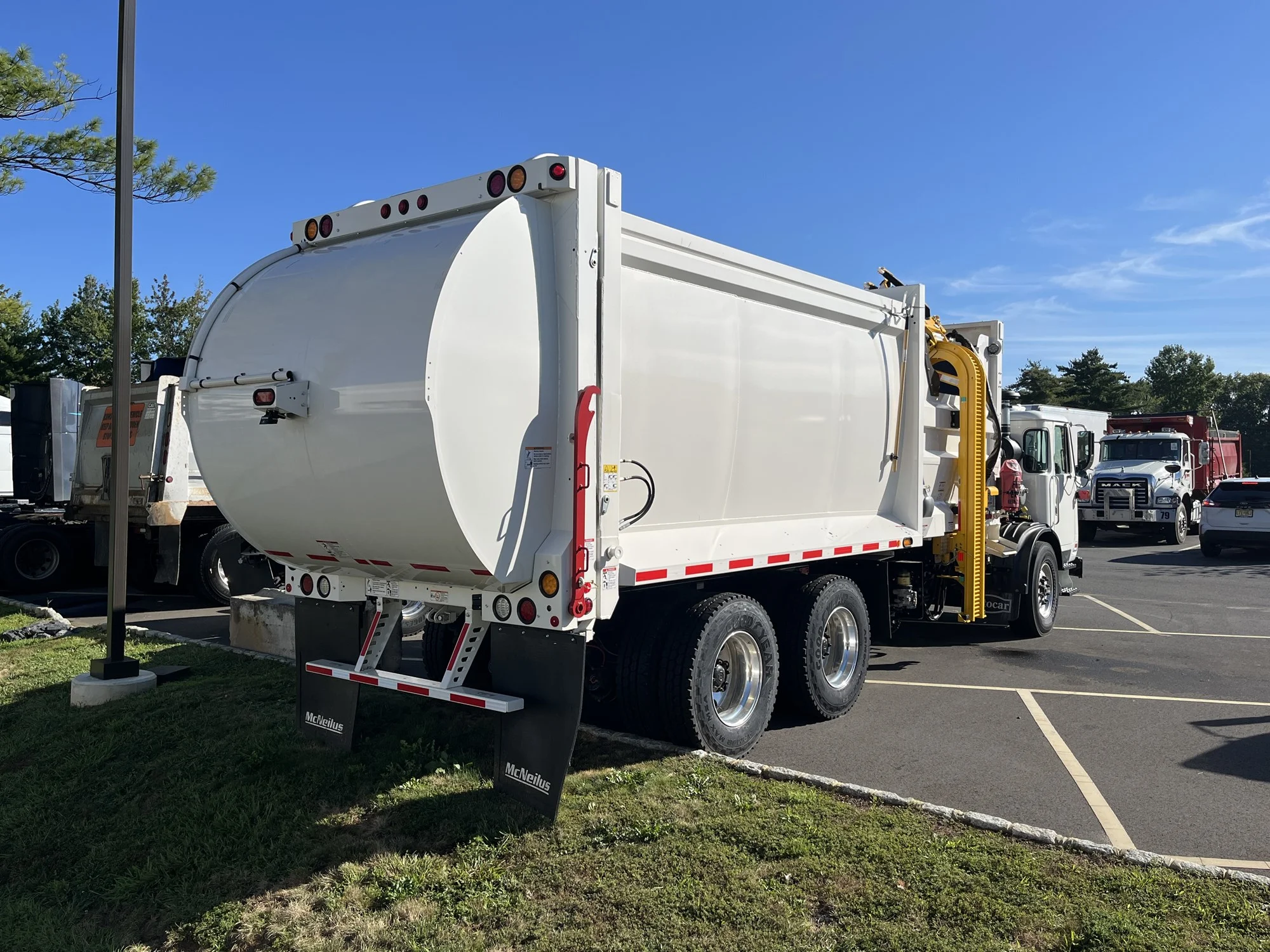 2025 Autocar ACX in Trenton, NJ — photo 5