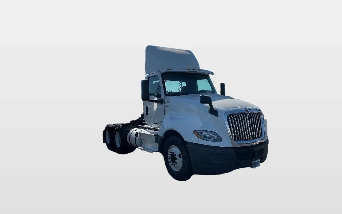 2019 International LT - image 1