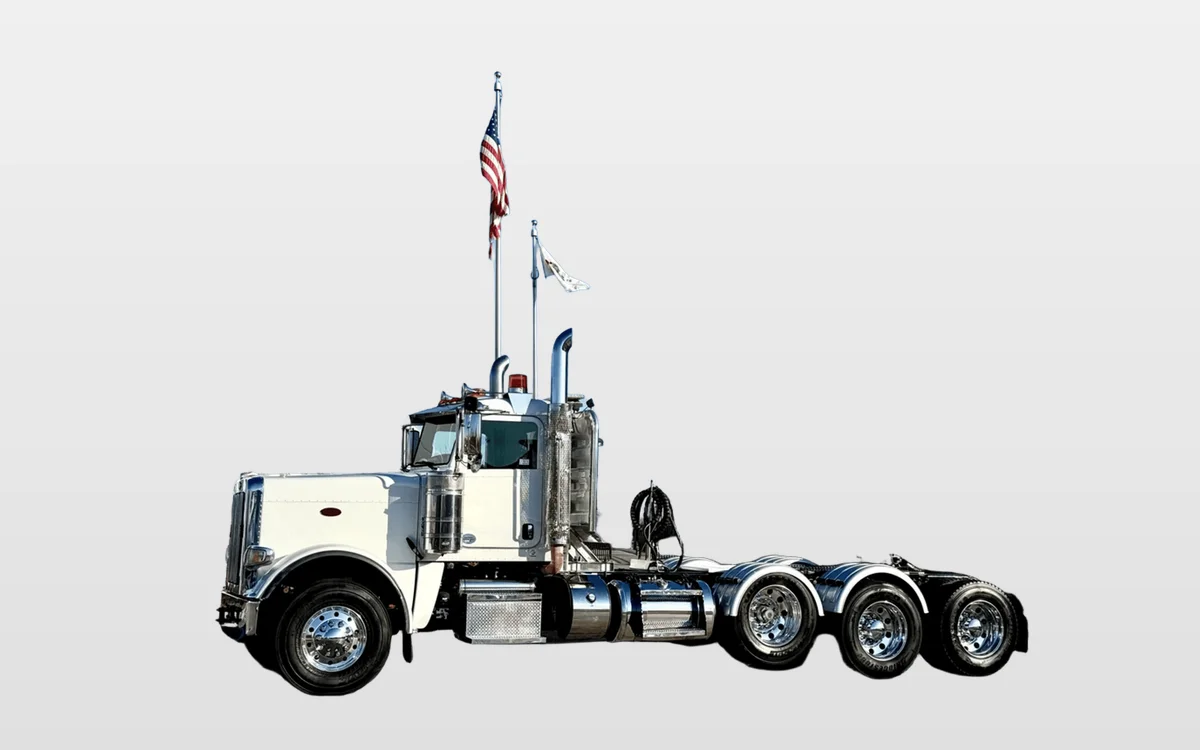 2015 Peterbilt 389 - image 1