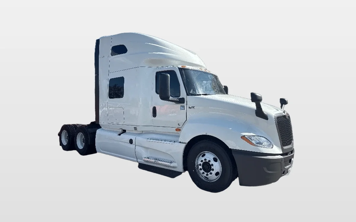 2022 International LT - image 1