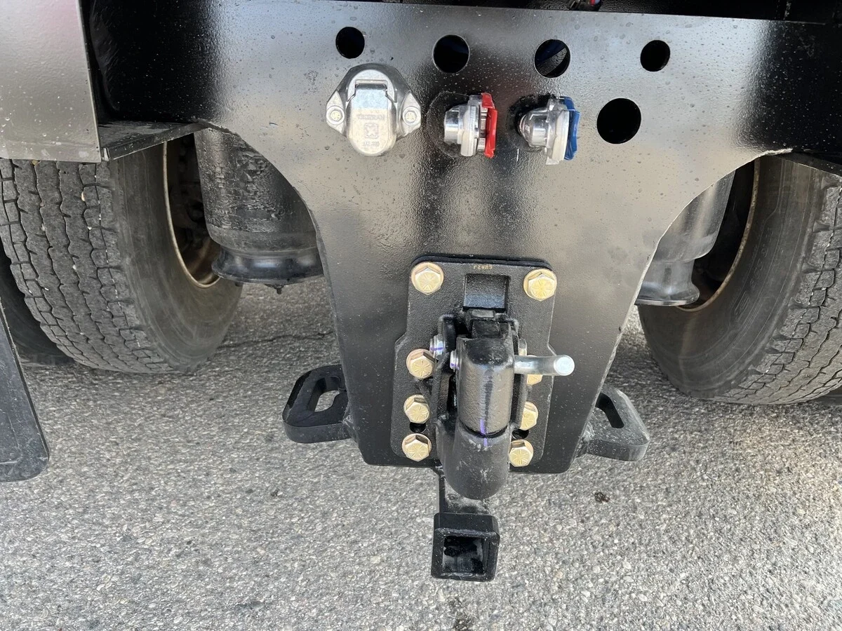 2019 Freightliner Cascadia - image 9