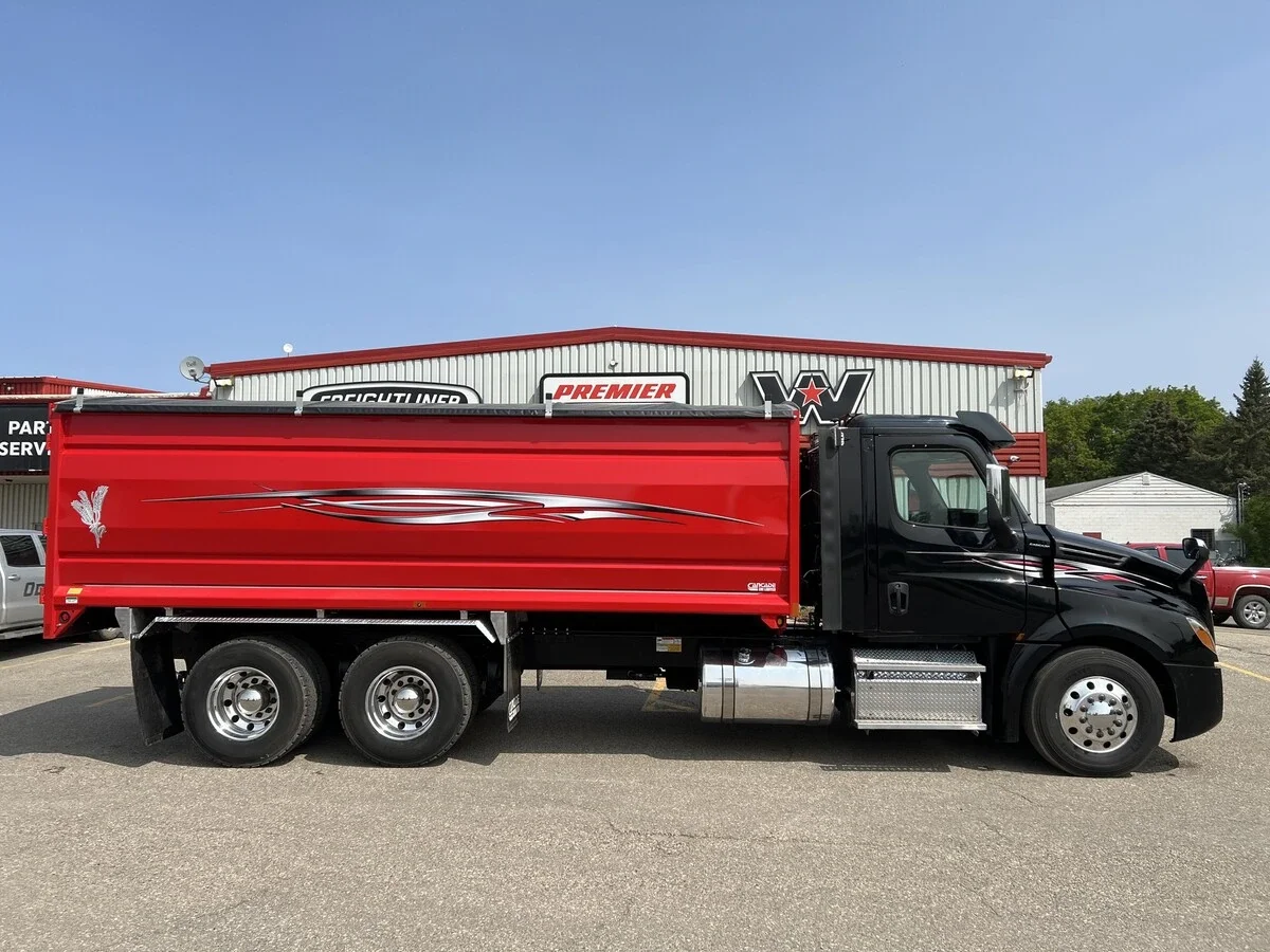 2019 Freightliner Cascadia - image 2