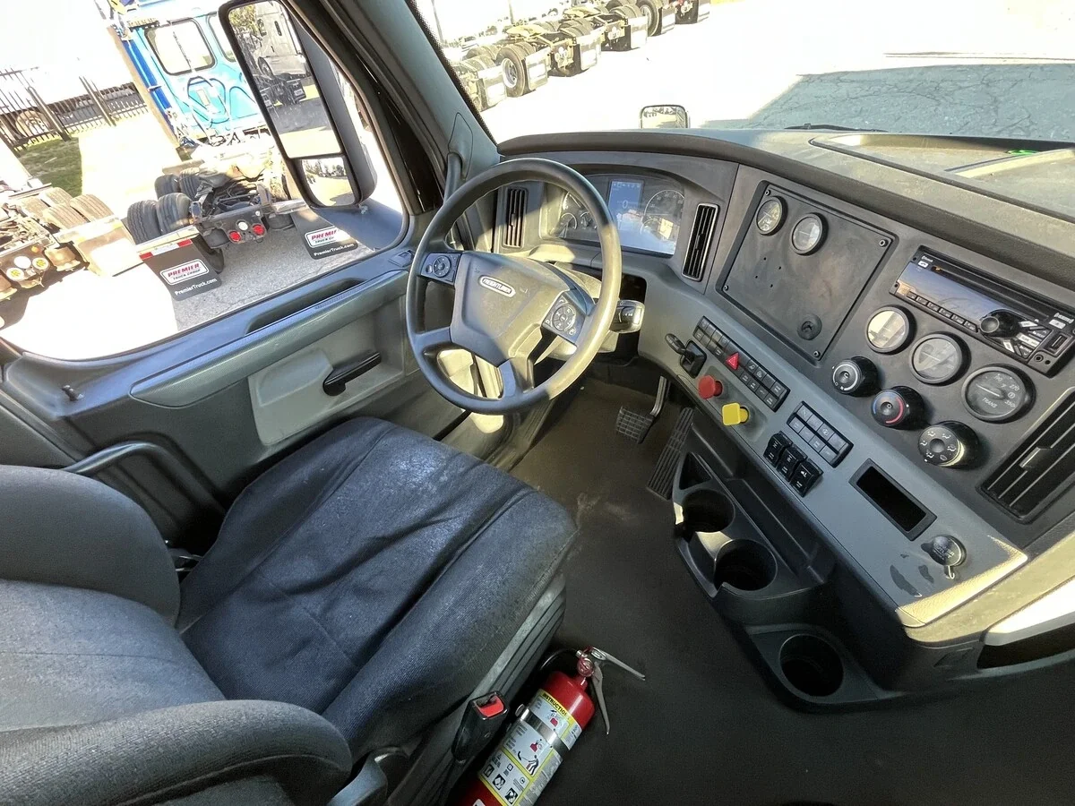 2019 Freightliner Cascadia - image 11