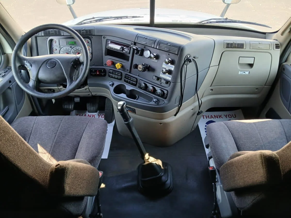 2020 Freightliner Cascadia in Jacksonville, FL — photo 7