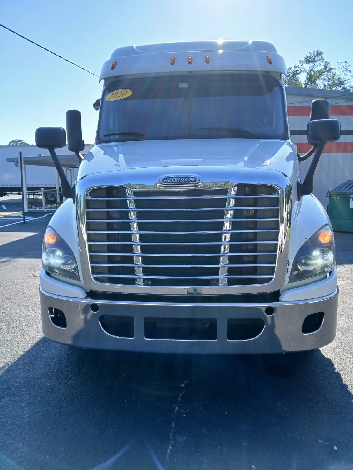 2020 Freightliner Cascadia in Jacksonville, FL — photo 2