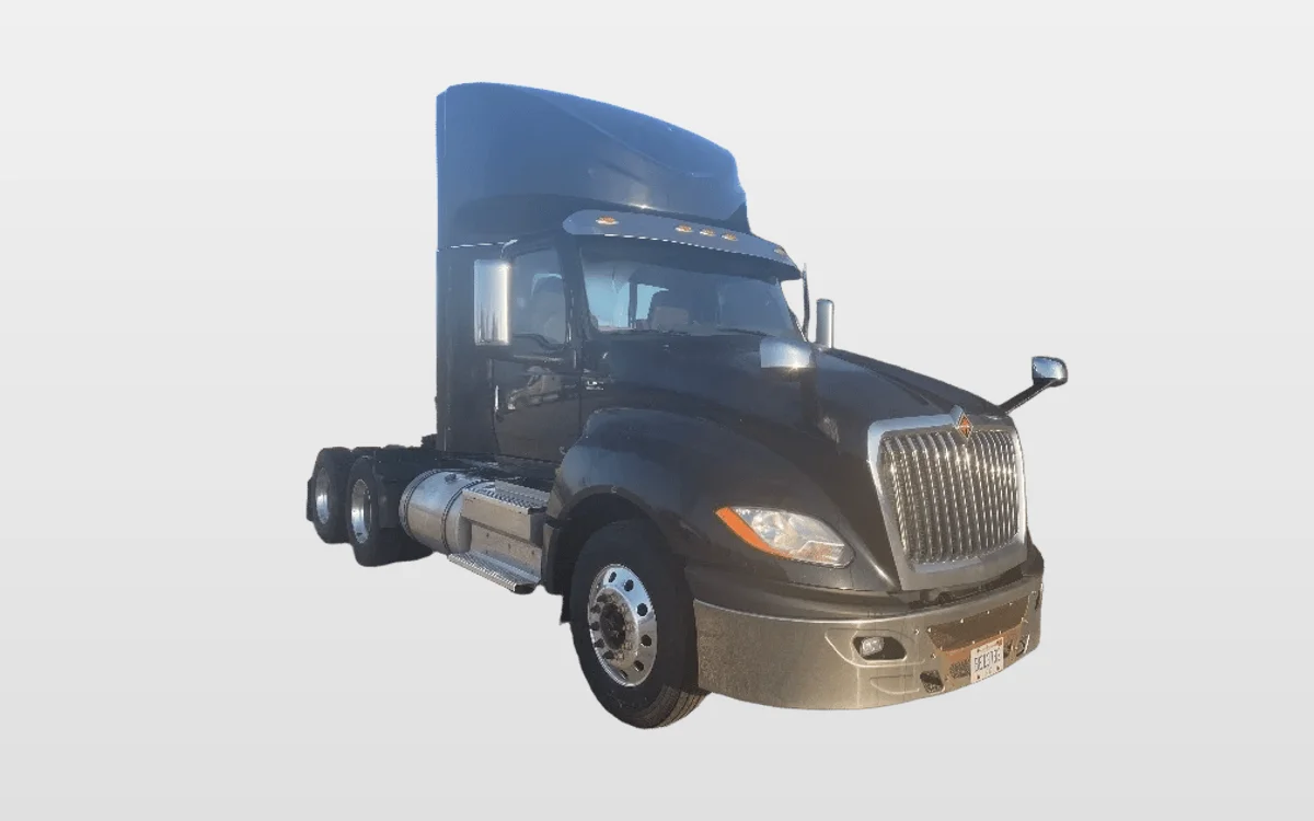 2020 International LT - image 1