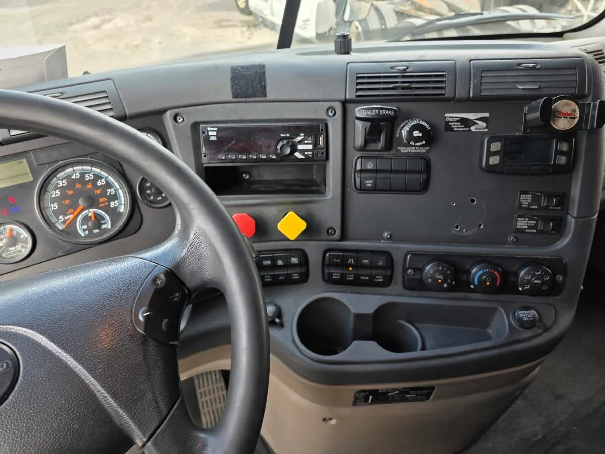 2020 Freightliner Cascadia - image 15