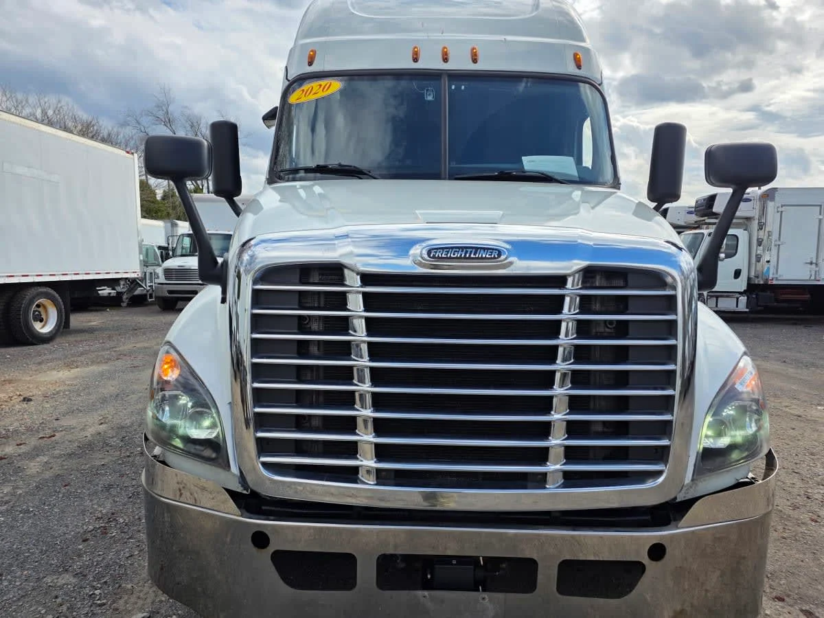 2020 Freightliner Cascadia - image 2