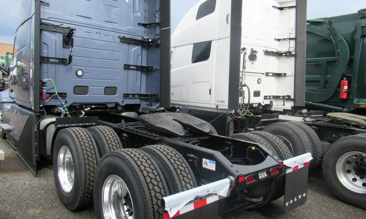 2027 Volvo VNL 860 in Rochester, NY — photo 3