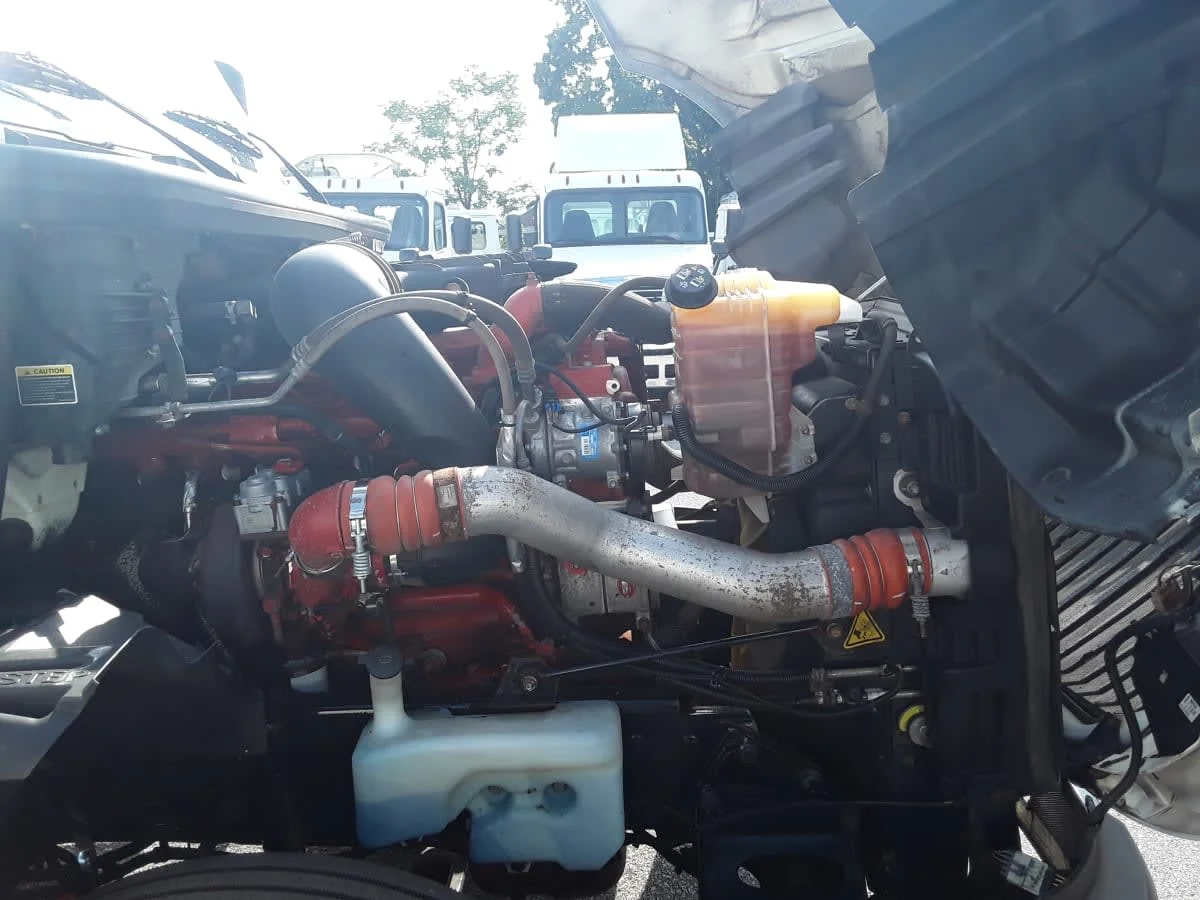 2019 International LT - image 10