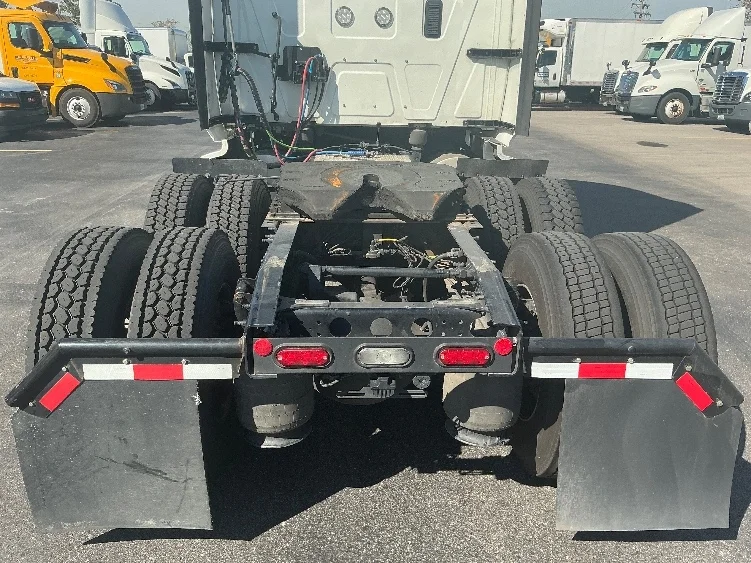 2022 International LT - image 6