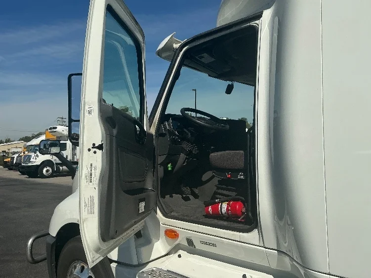 2022 International LT - image 9