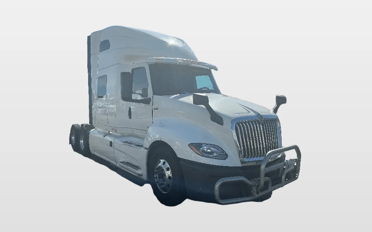 2022 International LT - image 1