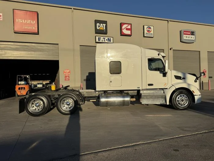 2022 Peterbilt 579 in El Paso, TX — photo 5