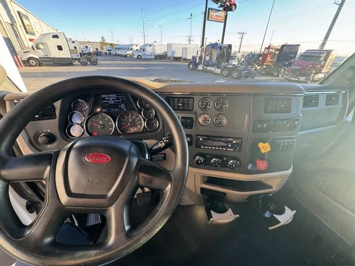 2022 Peterbilt 579 in El Paso, TX — photo 14