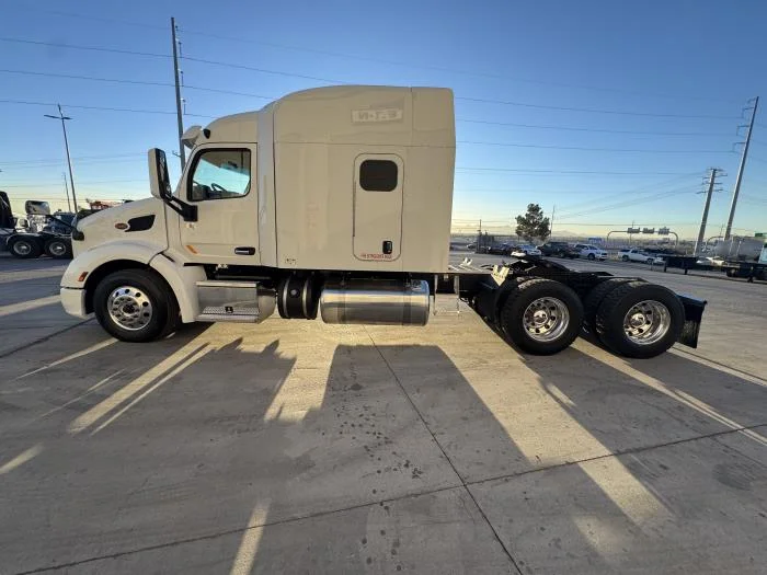 2022 Peterbilt 579 in El Paso, TX — photo 9