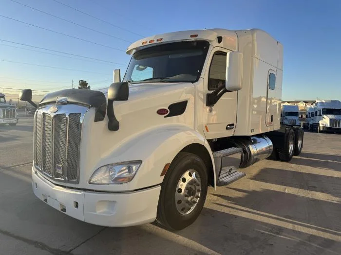 2022 Peterbilt 579 in El Paso, TX — photo 2