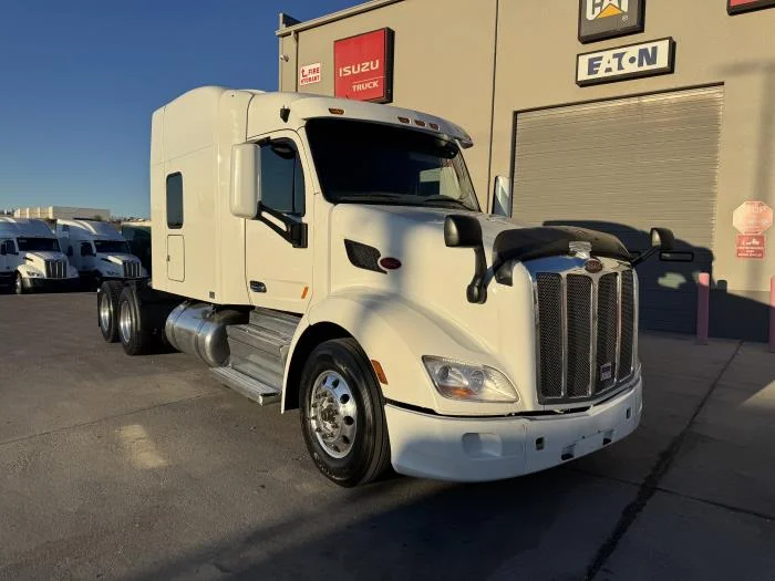 2022 Peterbilt 579 in El Paso, TX — photo 4