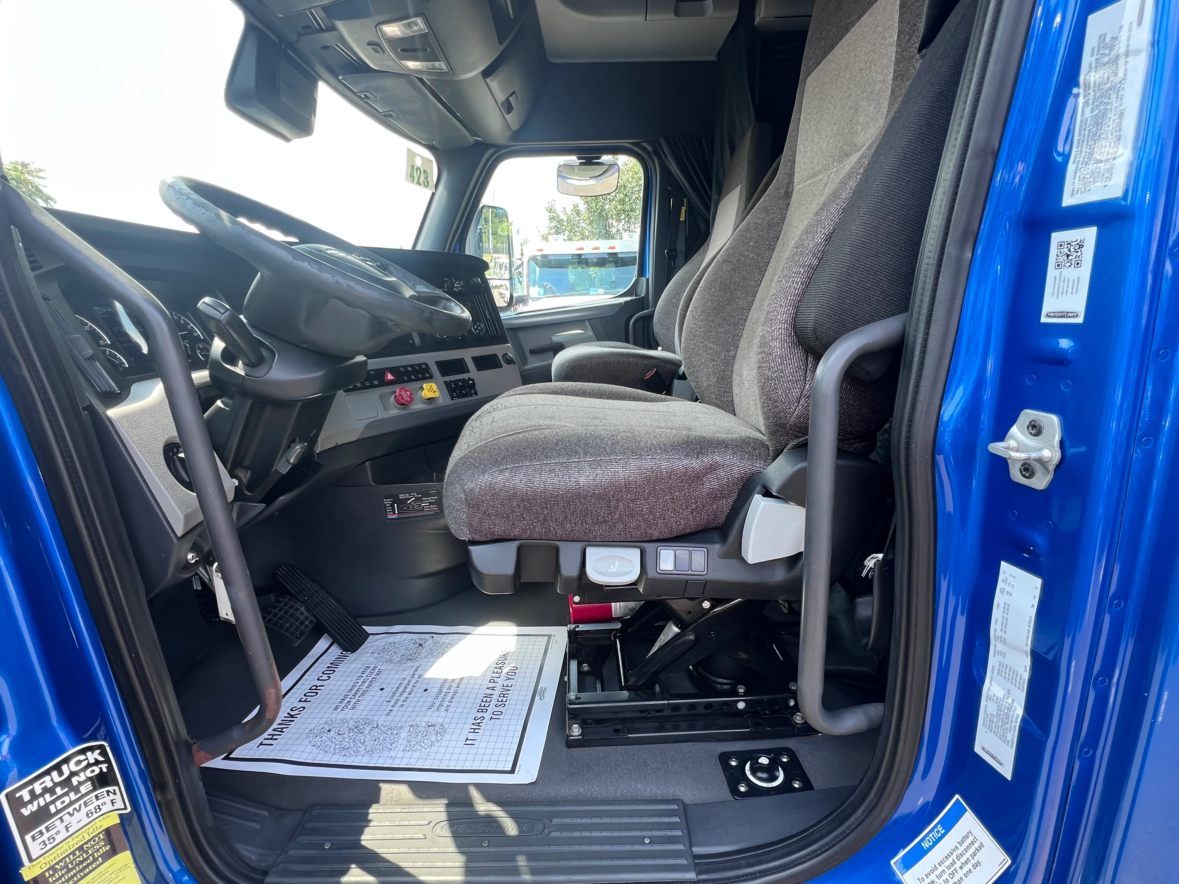 2021 Freightliner Cascadia in Nashville Isuzu, TN — photo 8