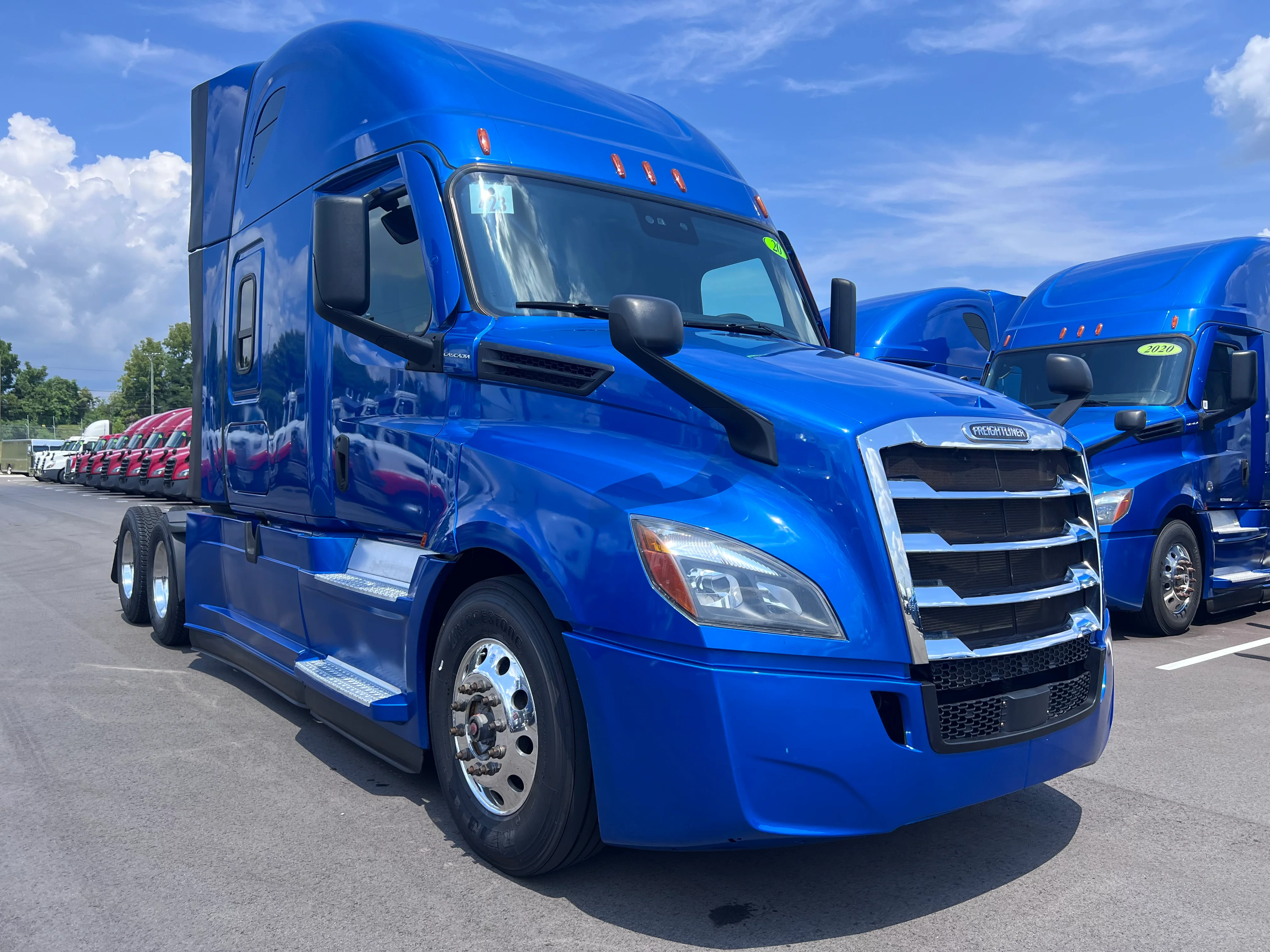 2021 Freightliner Cascadia in Nashville Isuzu, TN — photo 3