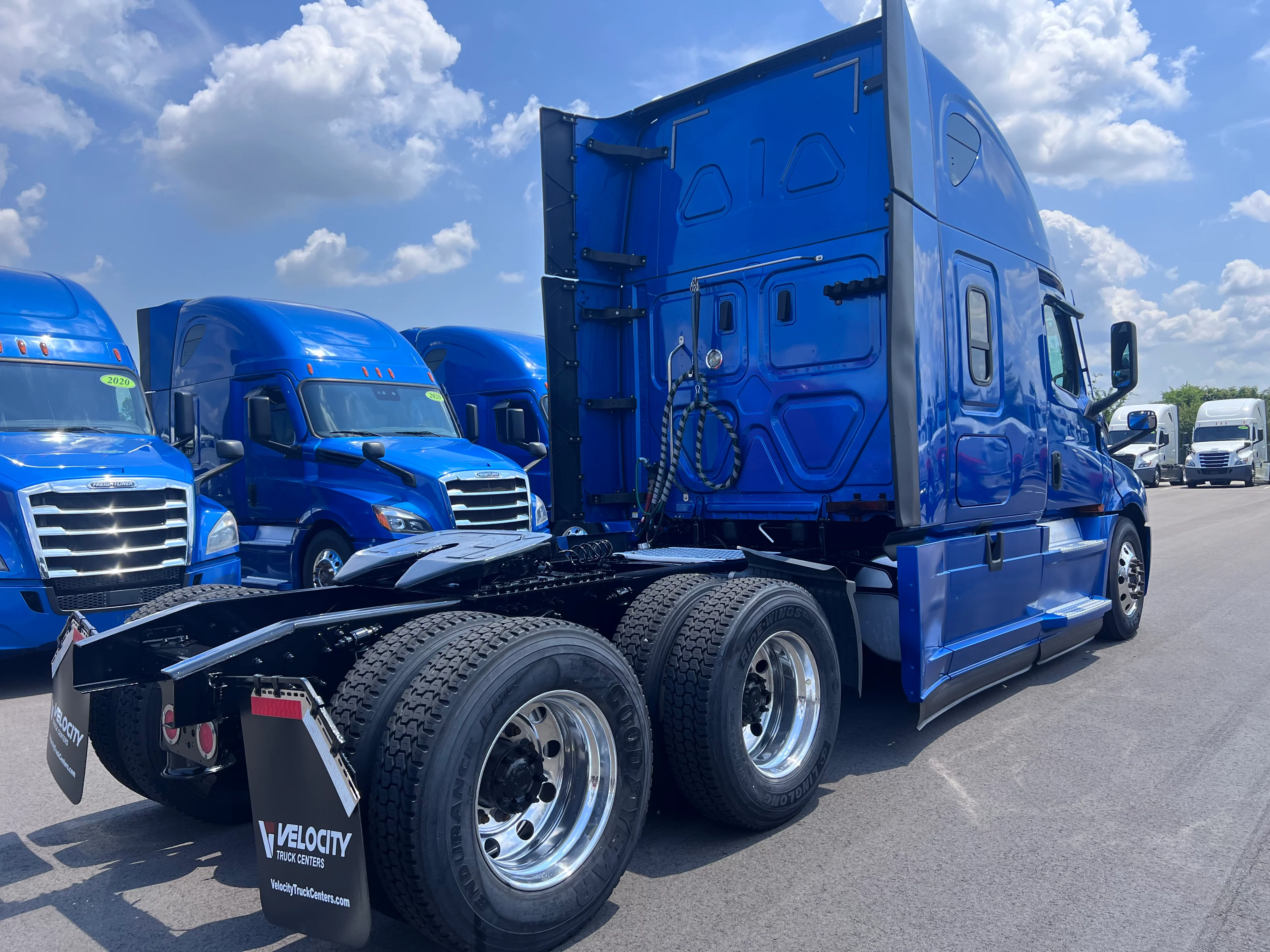 2021 Freightliner Cascadia in Nashville Isuzu, TN — photo 4