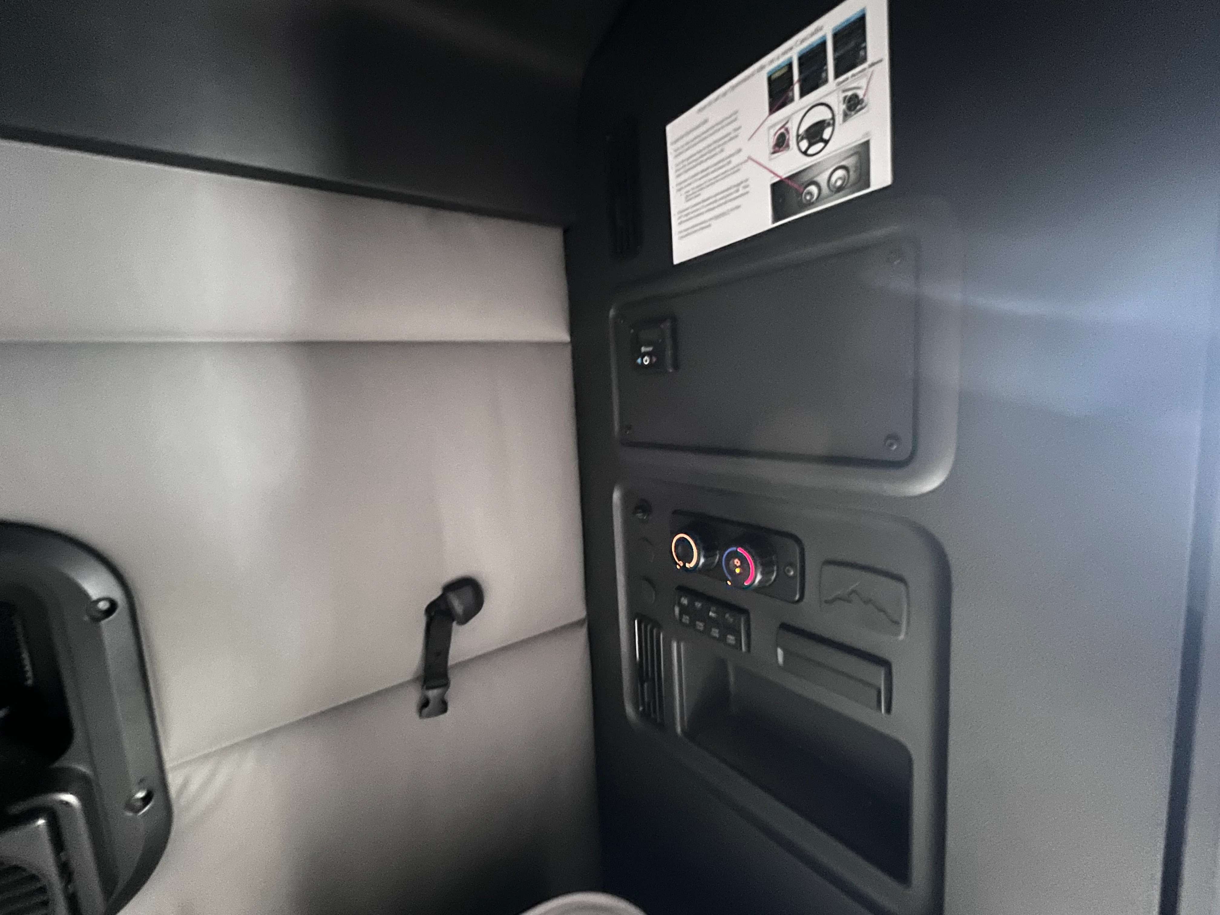 2021 Freightliner Cascadia in Nashville Isuzu, TN — photo 14