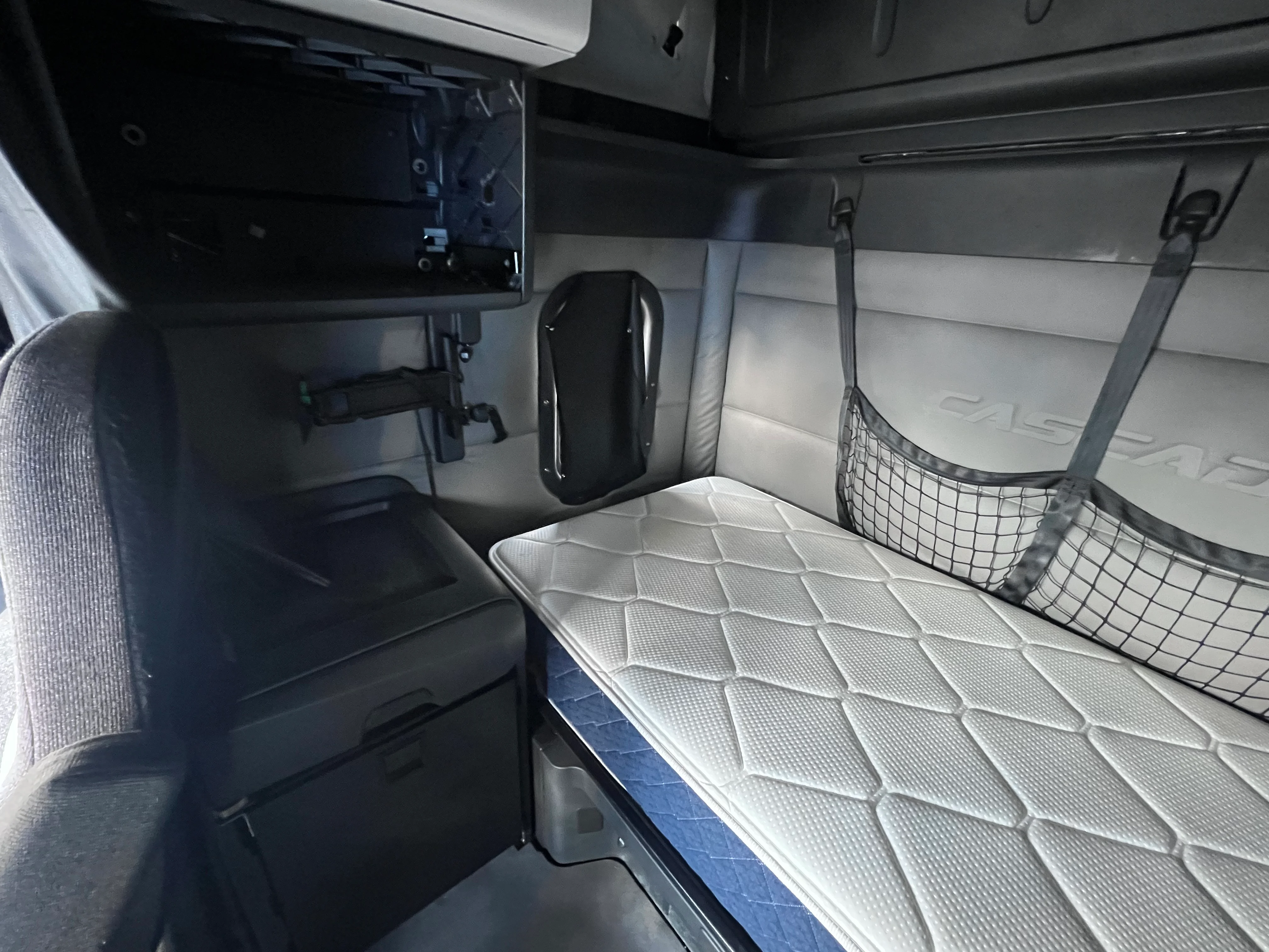 2021 Freightliner Cascadia in Nashville Isuzu, TN — photo 12