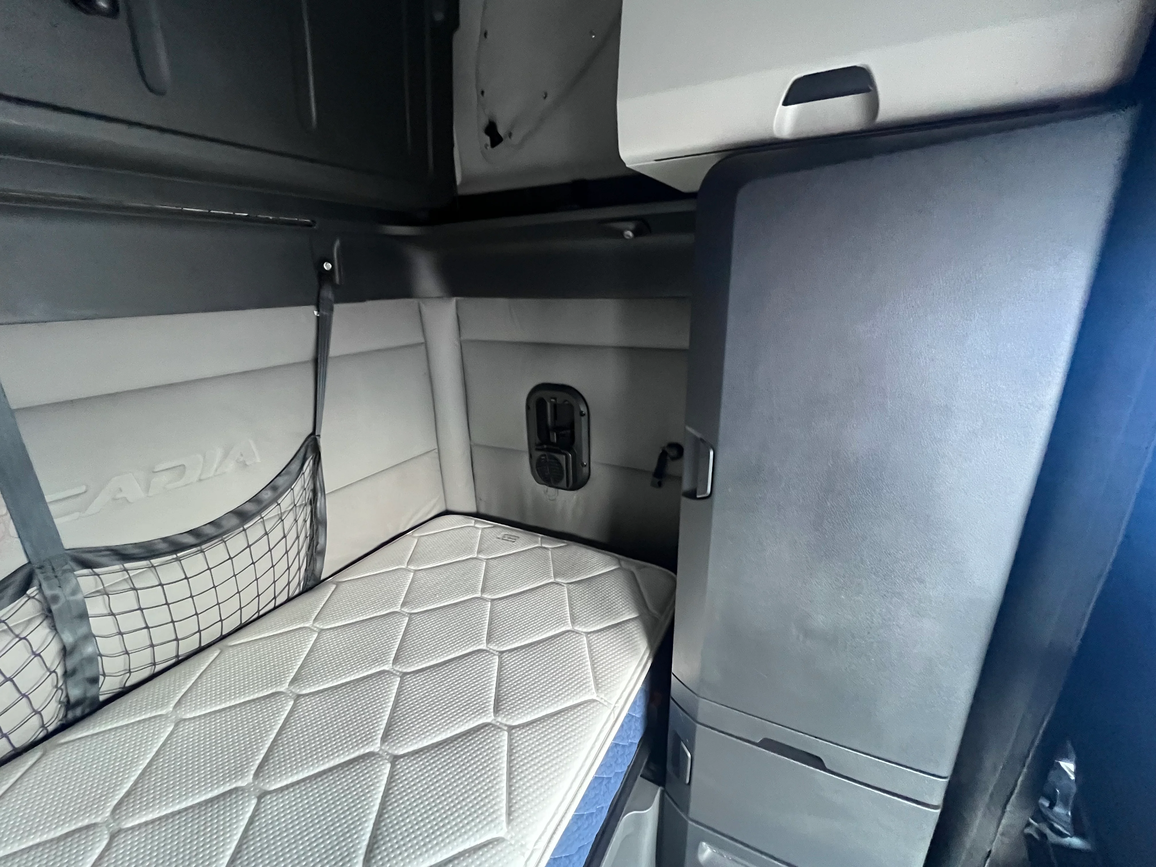 2021 Freightliner Cascadia in Nashville Isuzu, TN — photo 13