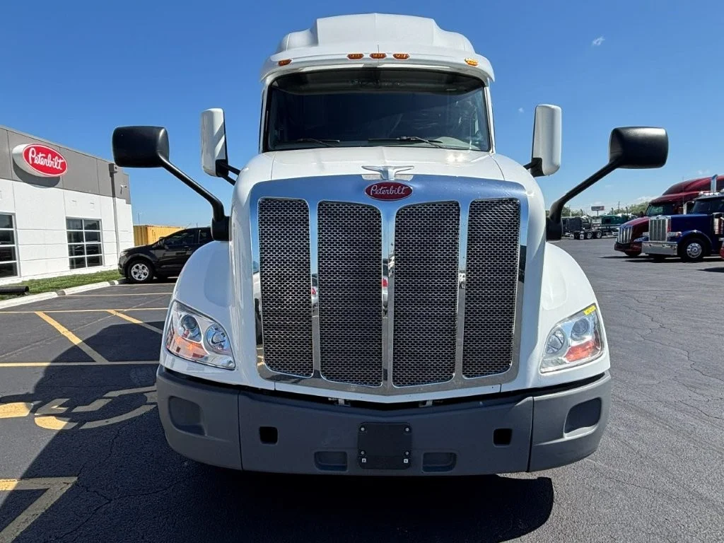 2021 Peterbilt 579 in Springfield, MO — photo 3